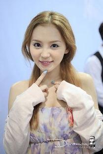 丘爱米莉在线观看,在线观看，揭开神秘爱情故事的面纱